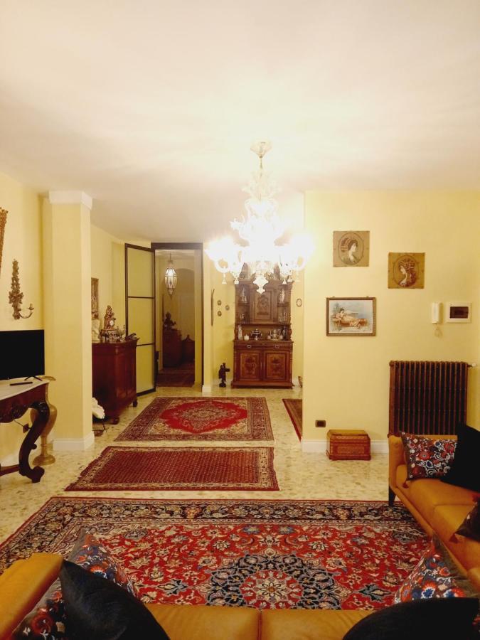 Confortevole Bari Exterior photo